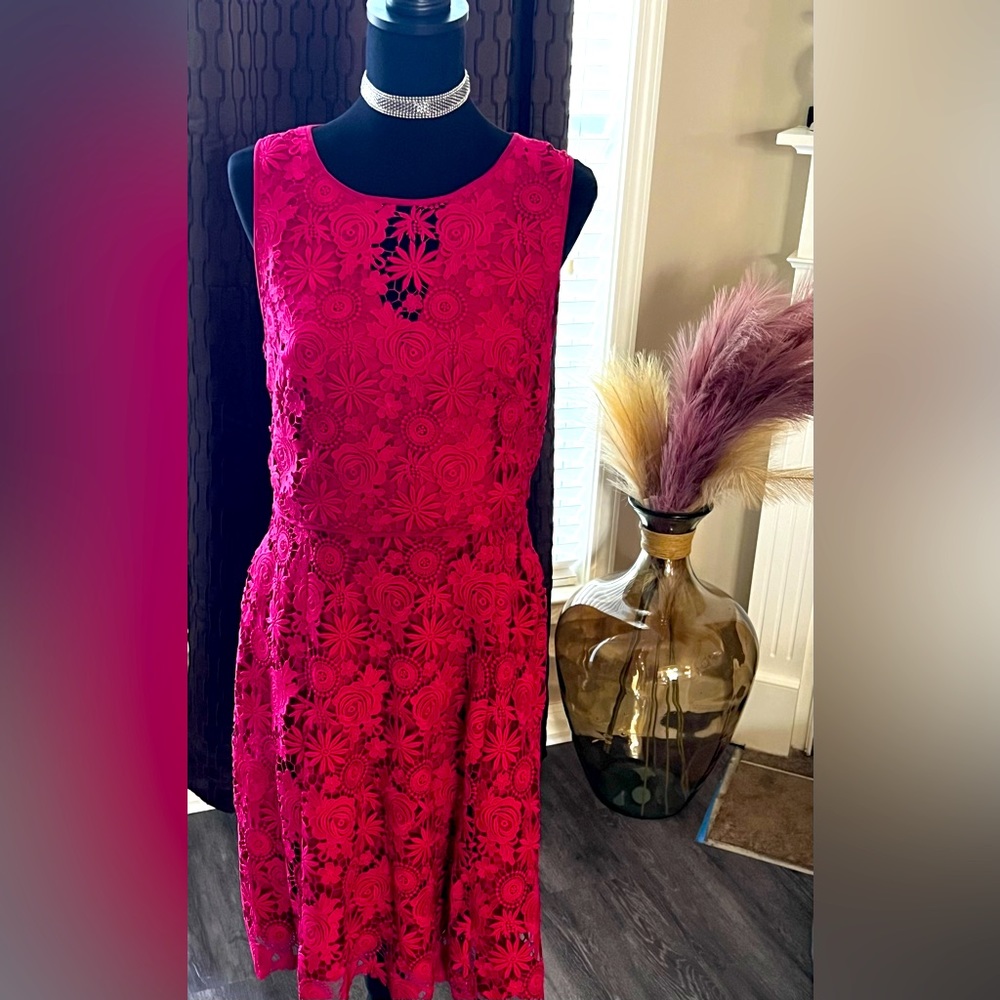 NEW & unworn WHBM Sleeveless “Pink Raspberry” Lace Dress - size 10
